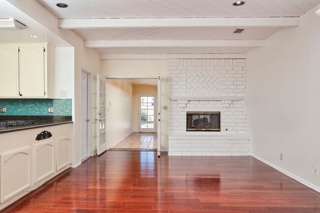 Photo - 1430 Lovell Ave