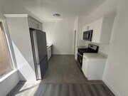 Kitchen - 1352 S Burnside Ave Unit 7