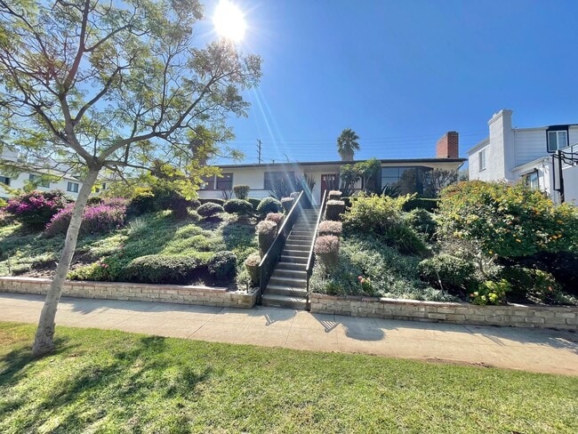 Charming West LA Home! - Charming West LA Home!