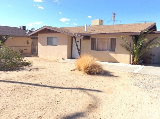 Building Photo - 2 Bedroom with large back yard Rental