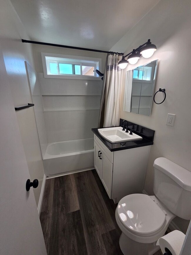 Photo - Two bedroom house for rent with garage