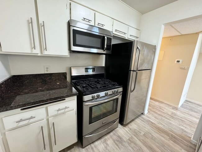 Photo - 3715 S Canfield Ave Unit 203