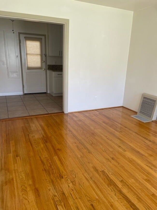 Photo - 5517-5519 Inglewood Blvd. Unit 5517 1/2