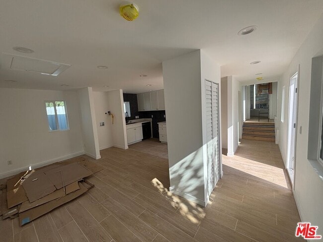 Photo - 2533 Mary St