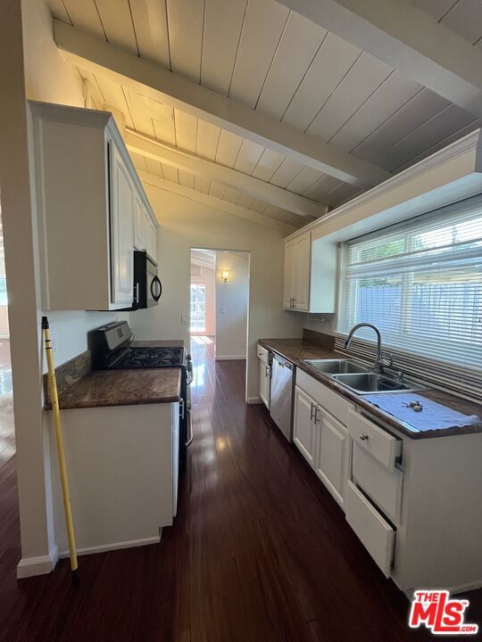 Photo - 8227 Lindley Ave