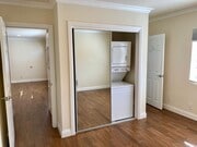 Photo - Luxury Upstairs 2 Bedroom Apartment in La ... Unit 4