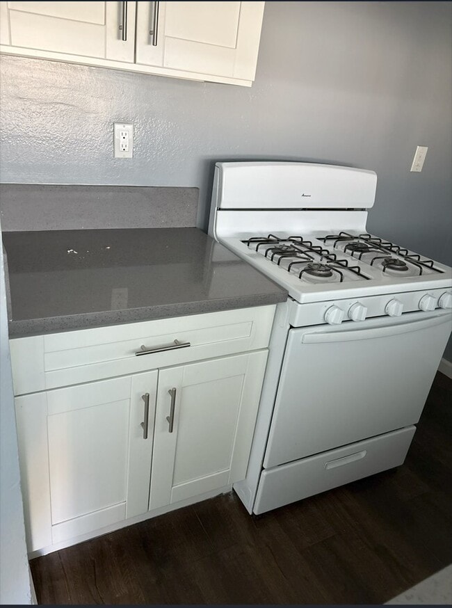 Photo - 15843 Saticoy St