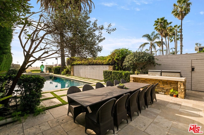 Photo - 964 Palisades Beach Rd