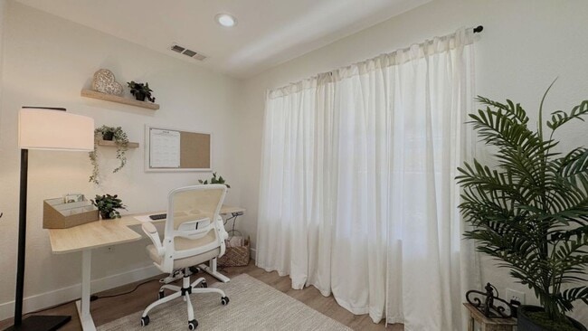 Photo - Beautiful Tri-Level 3BD/2BA Townhome in Greystone at Eastlake – Eastlake Chula Vista