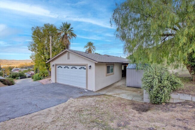 Photo - 18261 Sanders Dr