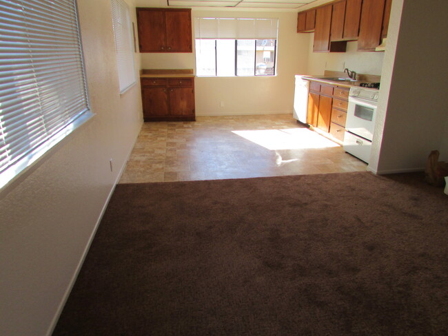 Kitchen - 5271 Bishop St Unit B