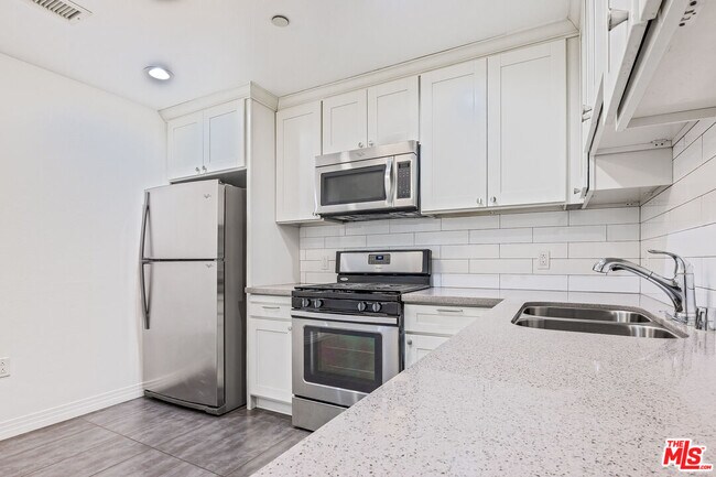 Photo - 1061 S Oxford Ave Unit 403