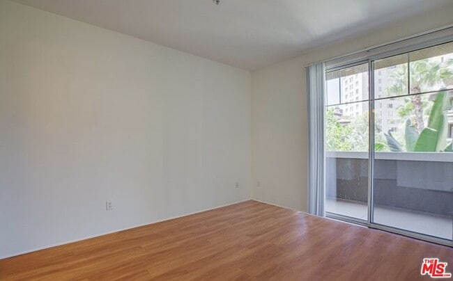 Photo - 5557 W 6th St Unit 1-117