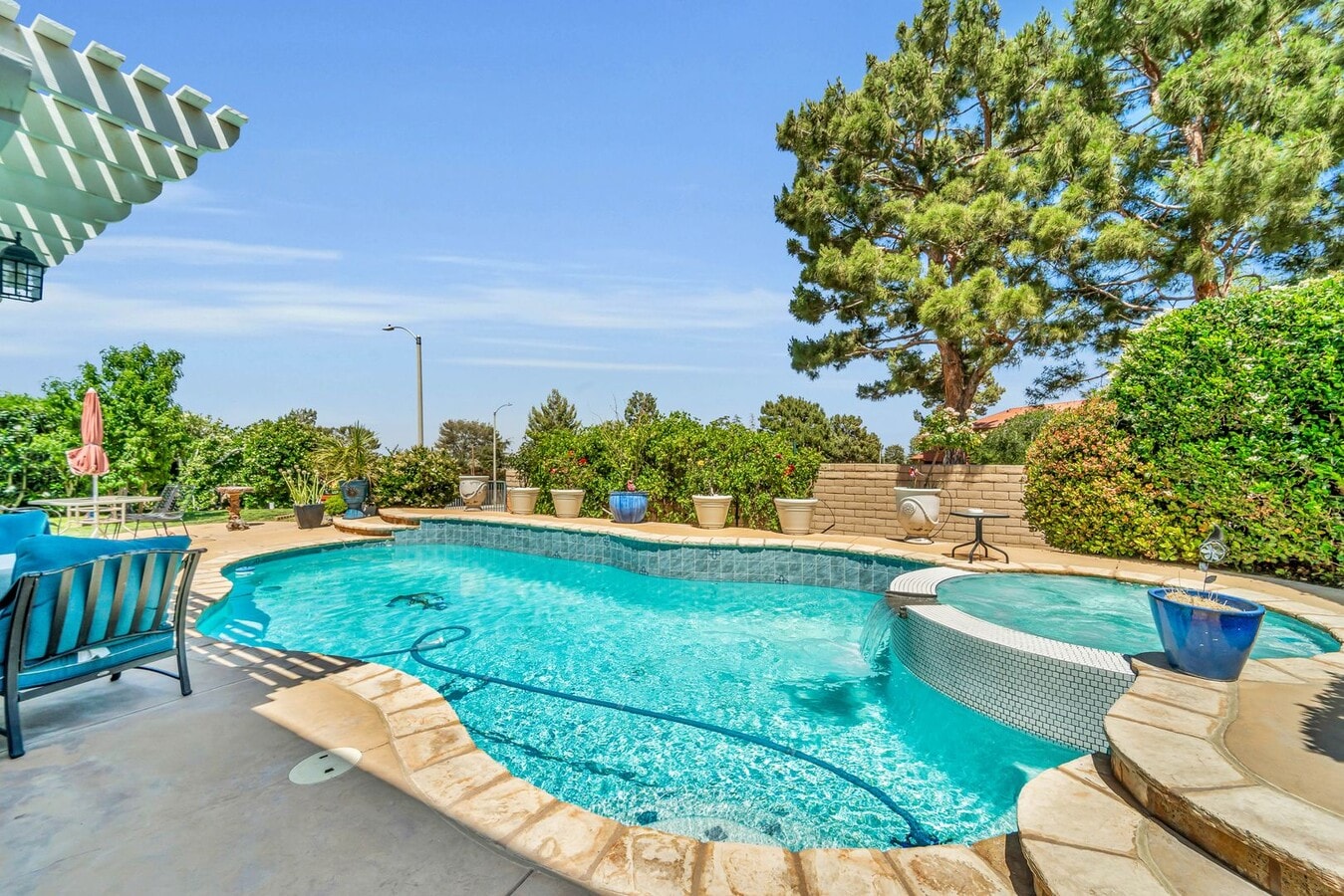 West Palmdale 5+3 POOL/SMART HOME WITH SOLAR! - West Palmdale 5+3 POOL/SMART HOME WITH SOLAR!