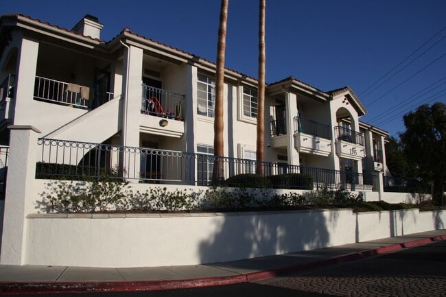 2Bed/2Bath End Unit in Gated Community~ Ra... - 2Bed/2Bath End Condo Unit in Gated Community~ Ra... Unit 28
