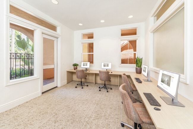 Photo - La Jolla Palms Apartment Homes