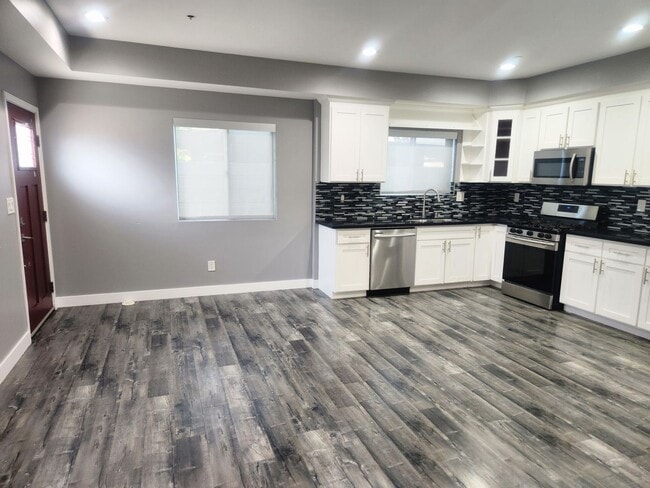 Building Photo - 83rd St. Unit 631