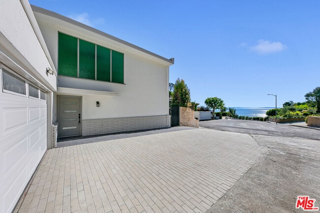 Photo - 1054 Enchanted Way