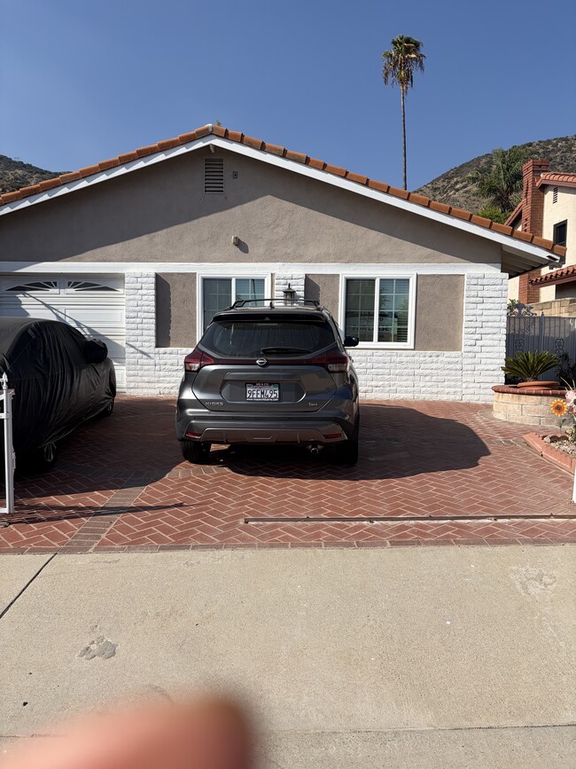 Building Photo - 3343 Tannencrest Dr