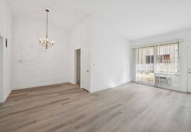Photo - 333 Rexford Dr Unit 5