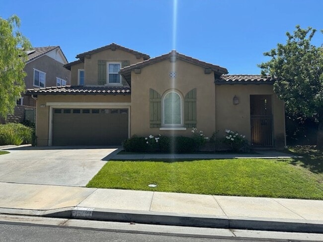 Stunning Executive home with loads of cust... - Stunning Executive home with loads of cust...