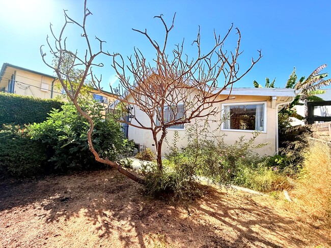 Photo - 4447 Lockwood Ave