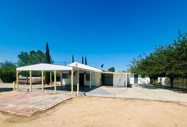 Charming 3-Bedroom Home including 250sqft ... - Charming 3-Bedroom Home including 250sqft ...