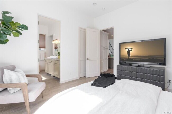 Photo - 432 1/2 Goldenrod Avenue, Newport Beach, CA 92625 - 2 BR 3 BA condo