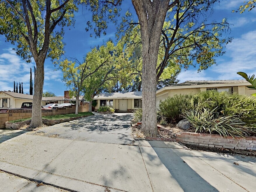 3D Tour - 20932 Shine Dr