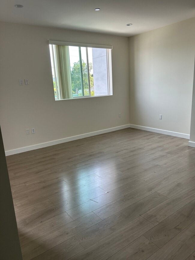Photo - 12147 Magnolia Blvd Unit 209