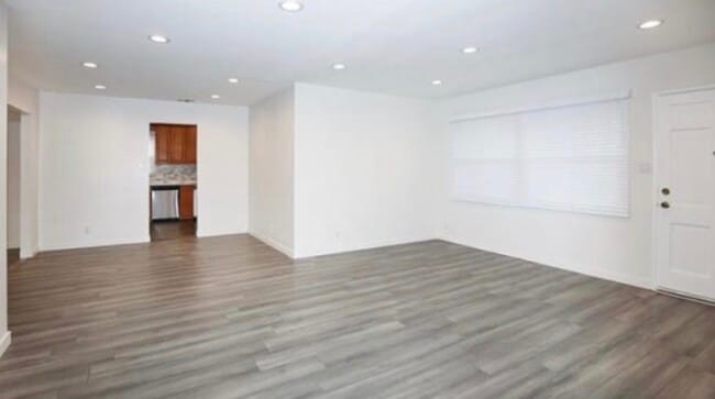 Photo - 10920 Mather Ave