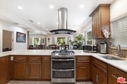 Photo - 517 N Poinsettia Pl House