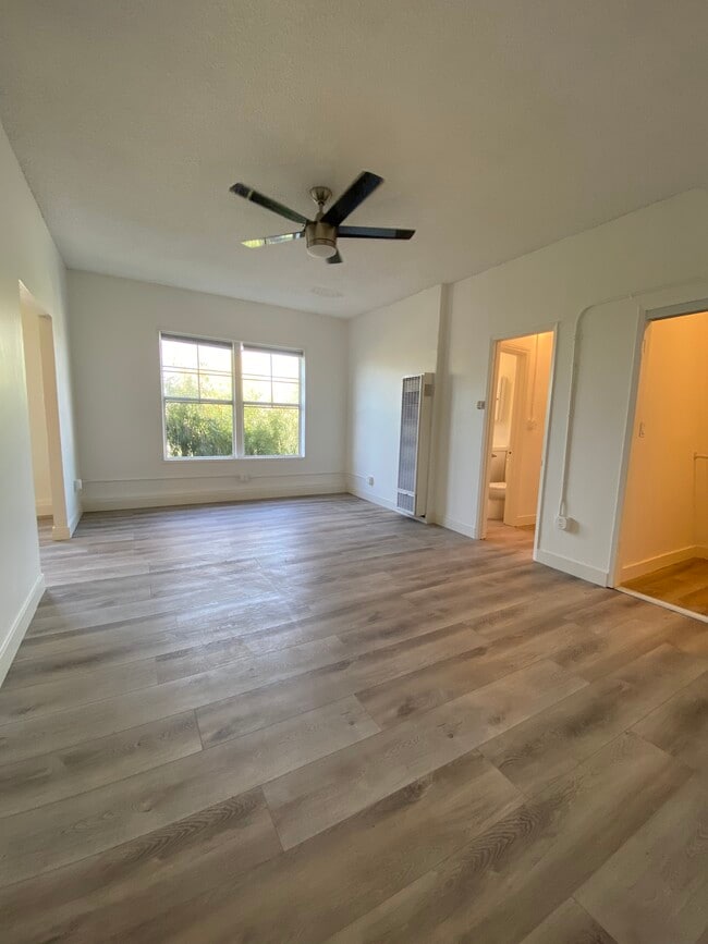 Photo - 4015 Melrose Ave