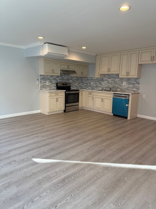 Building Photo - 21215-21212 De La Guerra St