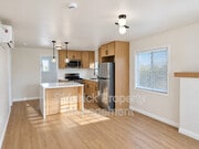 Photo - 4748 Pine St