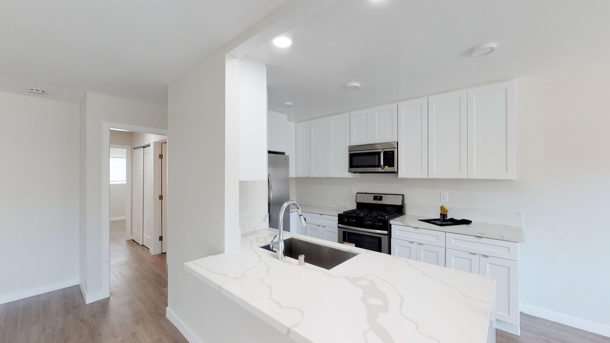 3D Tour - CitiZen South Bay on West 235th St.