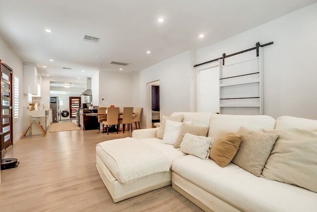 Photo - 4427 Topaz St