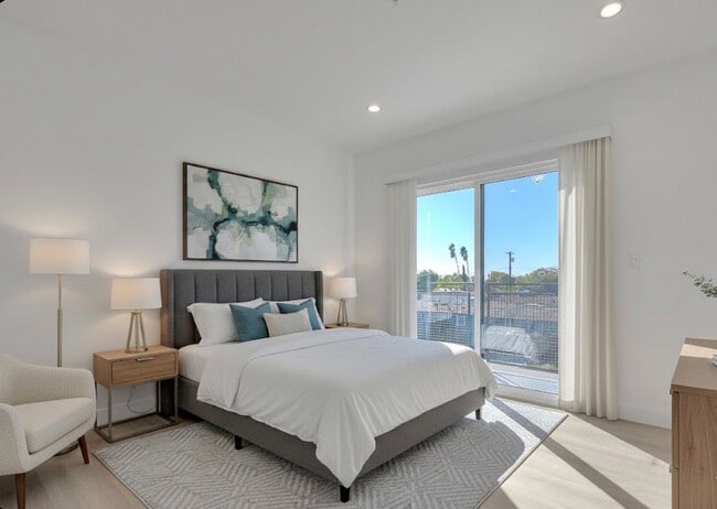 Photo - 5850 Vineland Ave Unit #1