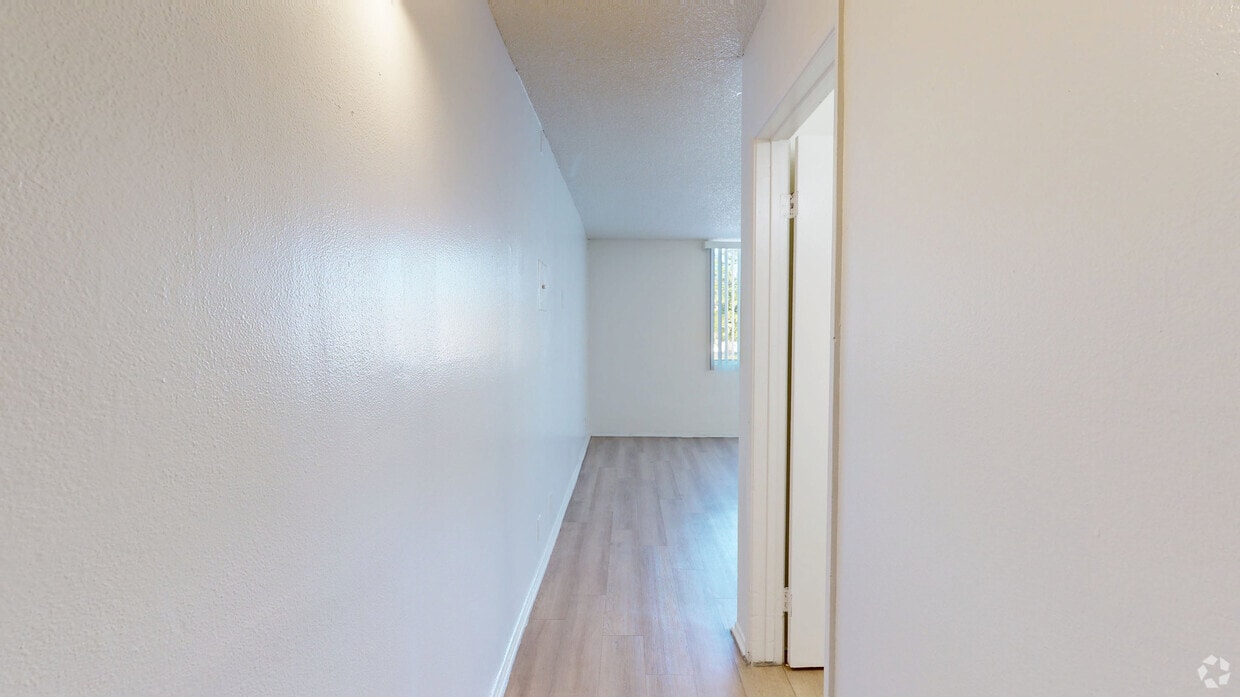 3D Tour - Rosecrans