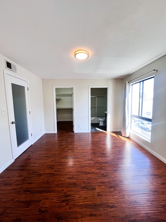 Floor Plan - 215 N. Mariposa Ave #301