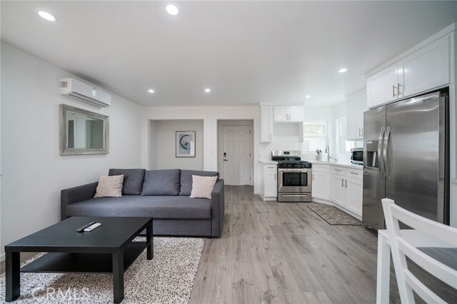 Building Photo - 409 W Harvard St