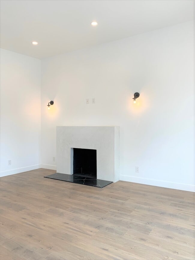 Photo - 3424 Edgehill Dr Unit 3424