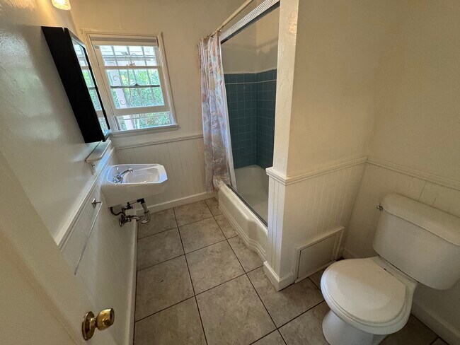 Photo - 1410 N Kenmore Ave Unit 8