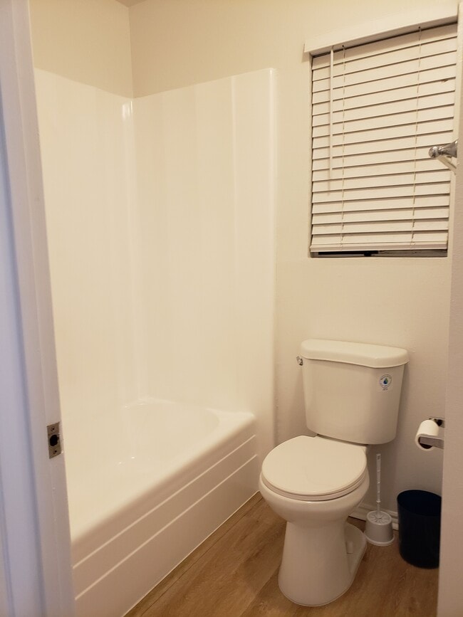 Photo - 150 E Lakeshore Dr