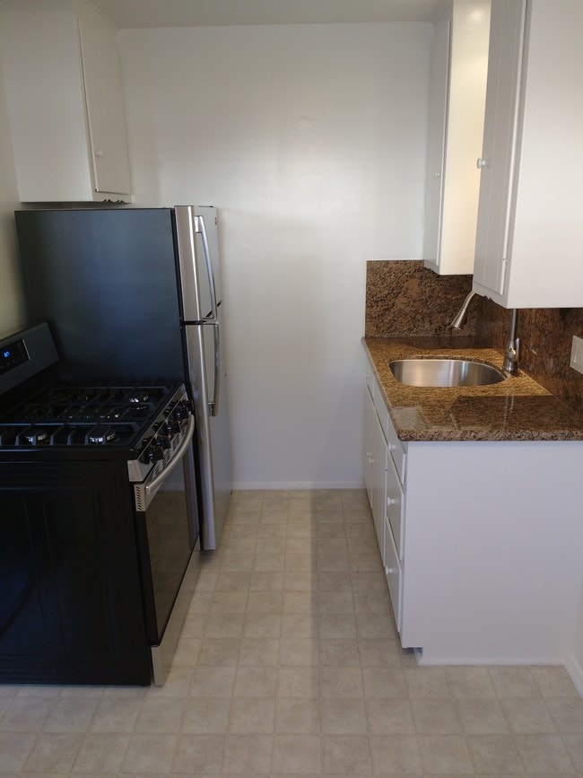 Kitchen/Appliances - 1315 IDAHO AVE Unit 3