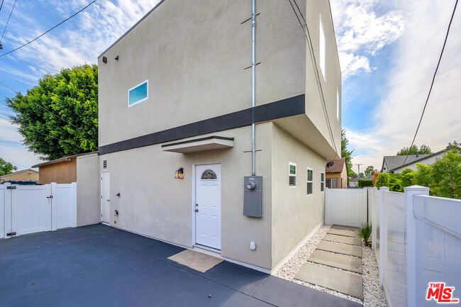 Photo - 6625 Duchess Dr House