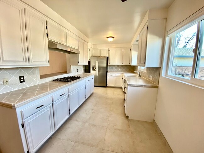 Photo - 18246 Sunburst St