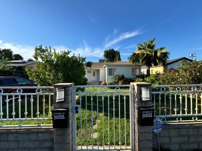 Photo - 14933 Sylvan St