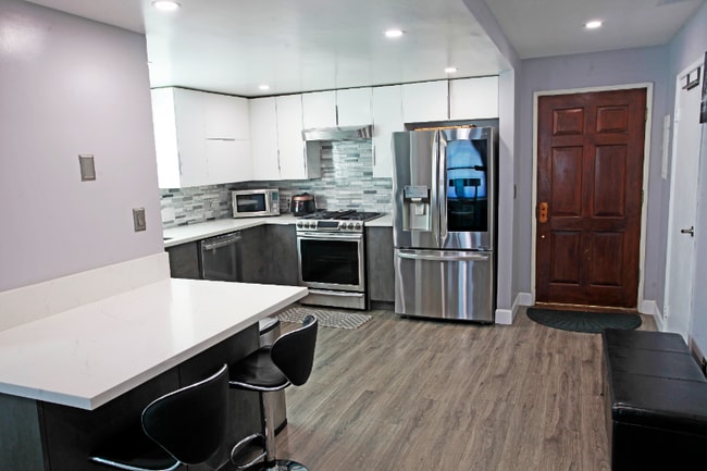 Photo - 2053 Barry Ave Townhome