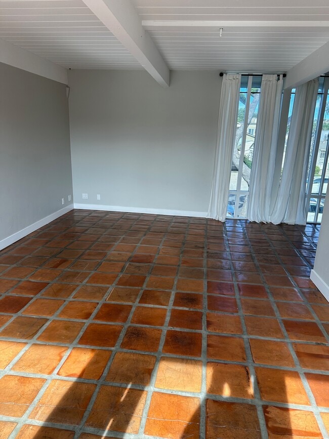 living room - 4555 Fanuel St Unit Shine every day here